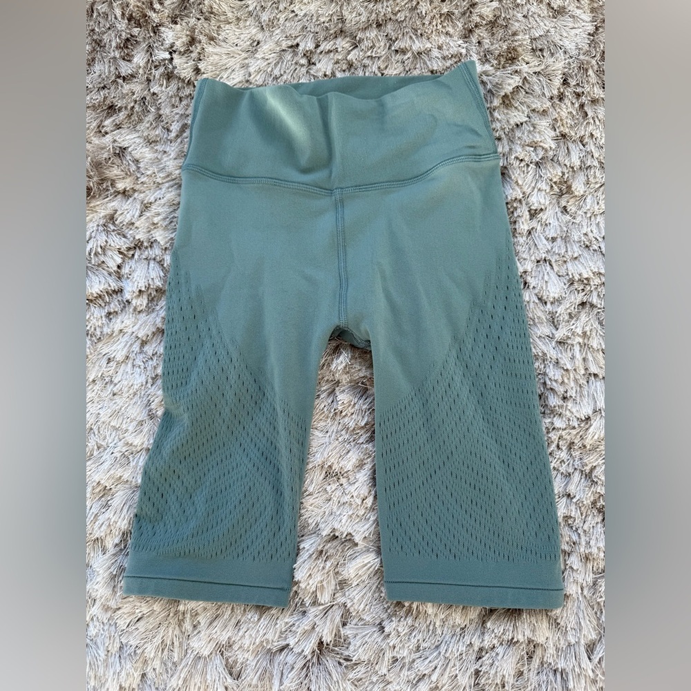 Lululemon Reveal Short Digital Rain Size 4 - Picture 4 of 8